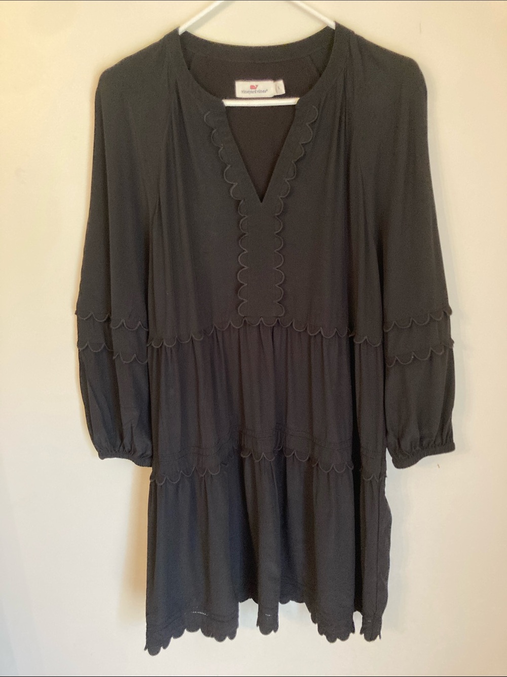 Vineyard Vines Black Scallop-Edge Tiered Midi Dress